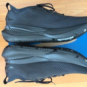 New Brooks Men’s Sz 9 Glycerin 23 sneakers Sample